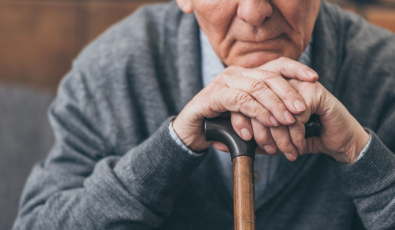 Что лучше для пожилого человека: домашний уход или пансионат?